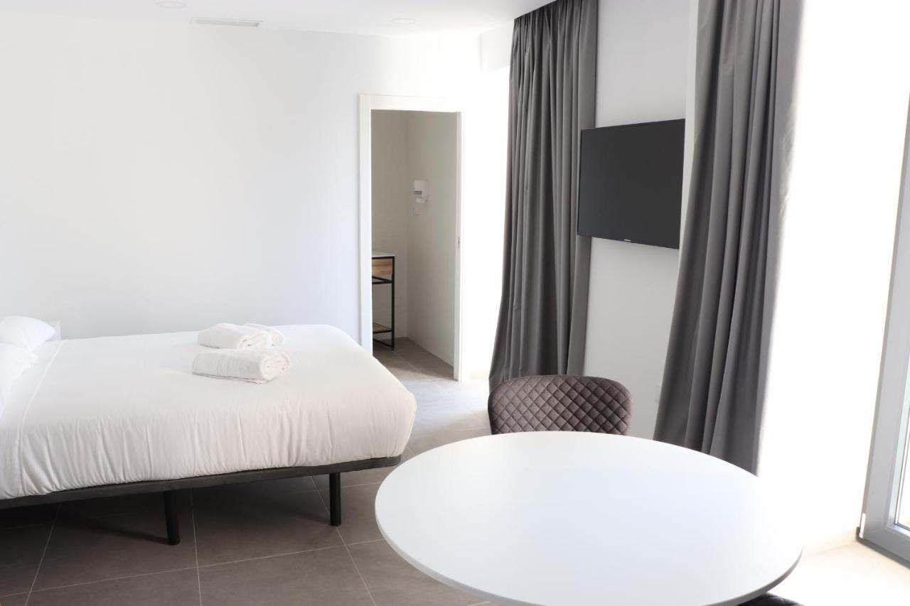 V&C Apartamentos コニル・デ・ラ・フロンテラ エクステリア 写真