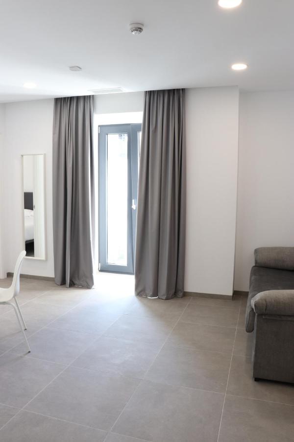 V&C Apartamentos コニル・デ・ラ・フロンテラ エクステリア 写真
